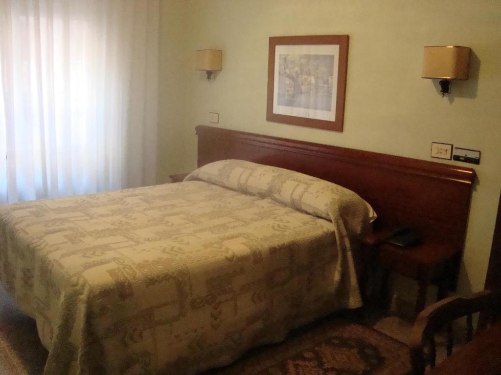 Single Room,364775641:JPEG